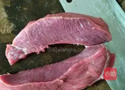 Illustration of how to make fried beef with green pepper 1