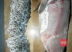 Illustration of how to make spicy boiled fish fillets 1