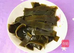 Illustration of how to make kelp, cabbage, beef meatball soup 3