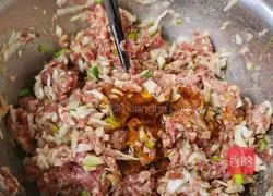 Illustration of how to make beef siu mai 6