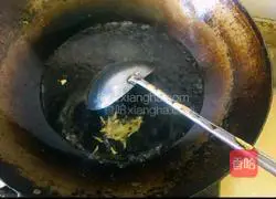 Illustration of making spicy and sour shredded pork soup 2