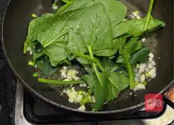 Home-style warm soup | Spinach, mushroom and egg soup recipe 3