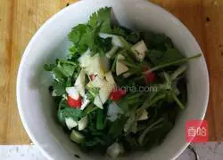 Illustration of how to make cold celery leaves 6