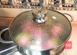 Illustration of how to make vegetable juice and strawberry steamed buns 16