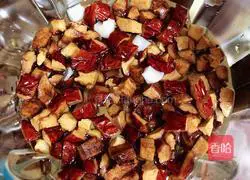 Illustration of how to make red date and lotus root soup 7