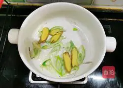 Illustration of how to make scallop, fungus, vegetable and egg pimple soup 8