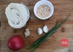 Illustration of how to make shrimp skin tomato noodles 1