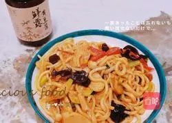 Illustration of making fried noodles with bean paste 14