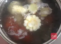 Carrot, corn and pork bone soup recipe 7