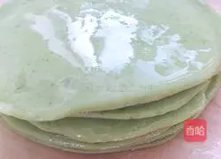 Illustration of how to make spinach juice spring cake 10