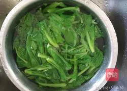 Illustration of how to make cabbage, wolfberry and tofu soup 10