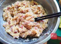 Illustration of how to make chicken wontons in clear soup 6