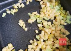 Illustration of how to make nutritious fried steamed buns 6