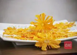 Illustration of how to make pineapple flower and dried pineapple fruit 8