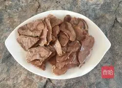 Illustration of dry-mixed spicy beef tendon 2