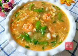 Illustration of how to make shrimp, luffa and mushroom soup 1