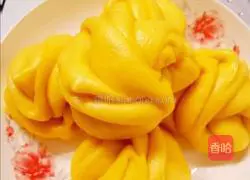Illustration of how to make pumpkin flower rolls 14