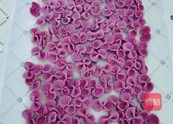 Illustration of how to make purple potato butterfly noodles 14