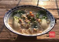 Illustration of how to make shredded vegetable and pork noodle soup 10