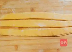 Illustration of how to make pumpkin rolls 9