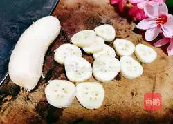 Illustration of how to make banana and pomegranate forget-me-nots 5