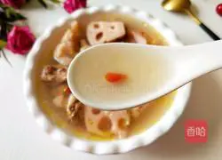 Lotus root stewed chicken soup illustration 2