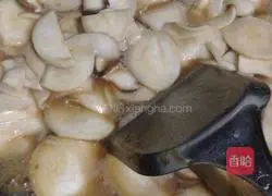 Illustration of how to make king oyster mushrooms in oyster sauce 8