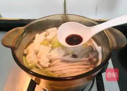 Illustration of how to make crab-flavored mushroom, cabbage and tofu soup 12