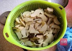 Illustration of how to make cold king oyster mushrooms 2