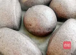 Illustration of how to make black rice noodle steamed buns 10