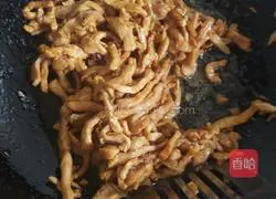 How to make chicken version of shredded pork in Beijing sauce Illustration 5