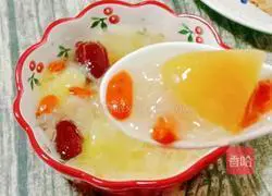 Illustration of how to make apple and white fungus syrup 15