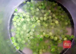 Cream green bean soup#New Year's Eve dinner recipe illustration 3