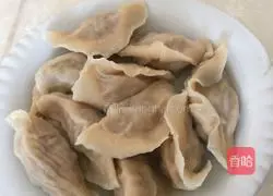 Illustration of how to make pork and mushroom dumplings 6