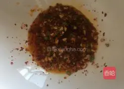 Illustration of how to make spicy and sour noodles 4