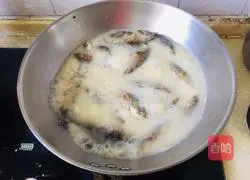 Wild crucian carp soup recipe 3