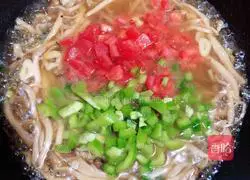 Illustration of how to make duck liver mushroom noodle soup 8