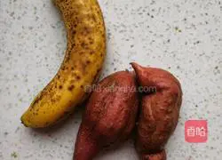 Illustration of how to make banana and sweet potato soup 1