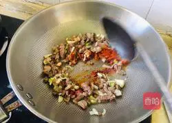 Illustration of how to make mutton noodles 7