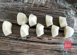 Illustration of how to make steamed buns stuffed with chives 17