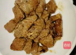 Illustration of how to make black pepper beef tenderloin pasta 3