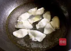 Illustration of how to make celery and pork dumplings 19