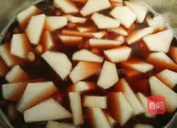 White Illustration of how to make radish, peanut and beef meatball soup 5