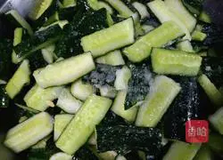 Illustration of how to make pickled cucumber 1