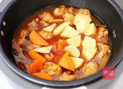 Illustration of how to cook chicken legs and stewed potatoes 12