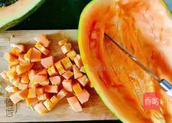 Illustration of how to make stewed pears with milk, red dates and papaya 6