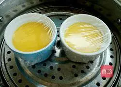 Illustration of how to make steamed egg custard with minced meat 6
