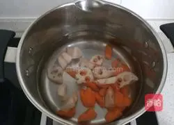 Illustration of how to make seasonal vegetable and chicken soup 11