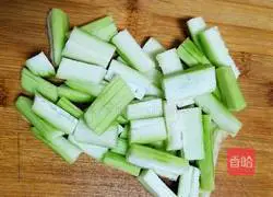 Illustration of how to make loofah and tofu soup 2