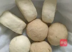 Illustration of how to make red and white sugar steamed buns 13
